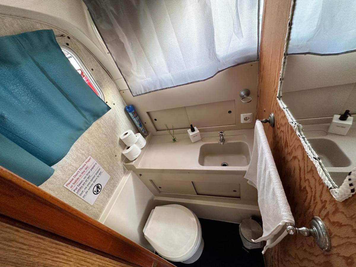!!Boat With Ac In Port Forum 2 Bikes Included!! Hotel Сант Адриа де Бесос Екстериор снимка