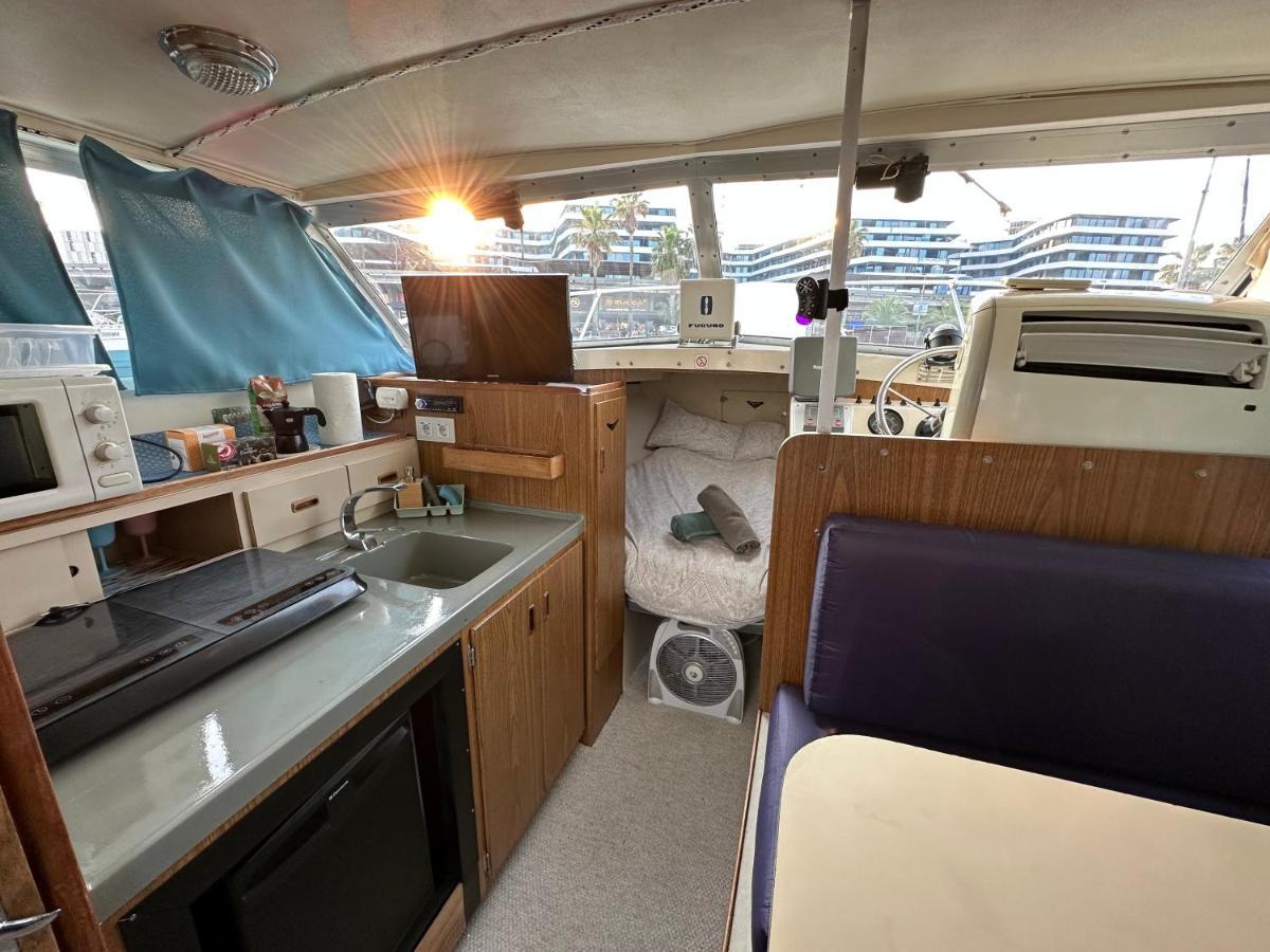 !!Boat With Ac In Port Forum 2 Bikes Included!! Hotel Сант Адриа де Бесос Екстериор снимка
