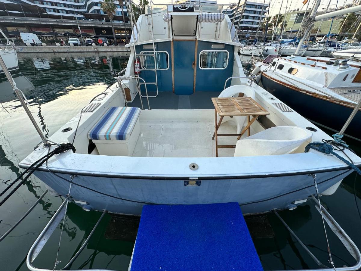 !!Boat With Ac In Port Forum 2 Bikes Included!! Hotel Сант Адриа де Бесос Екстериор снимка